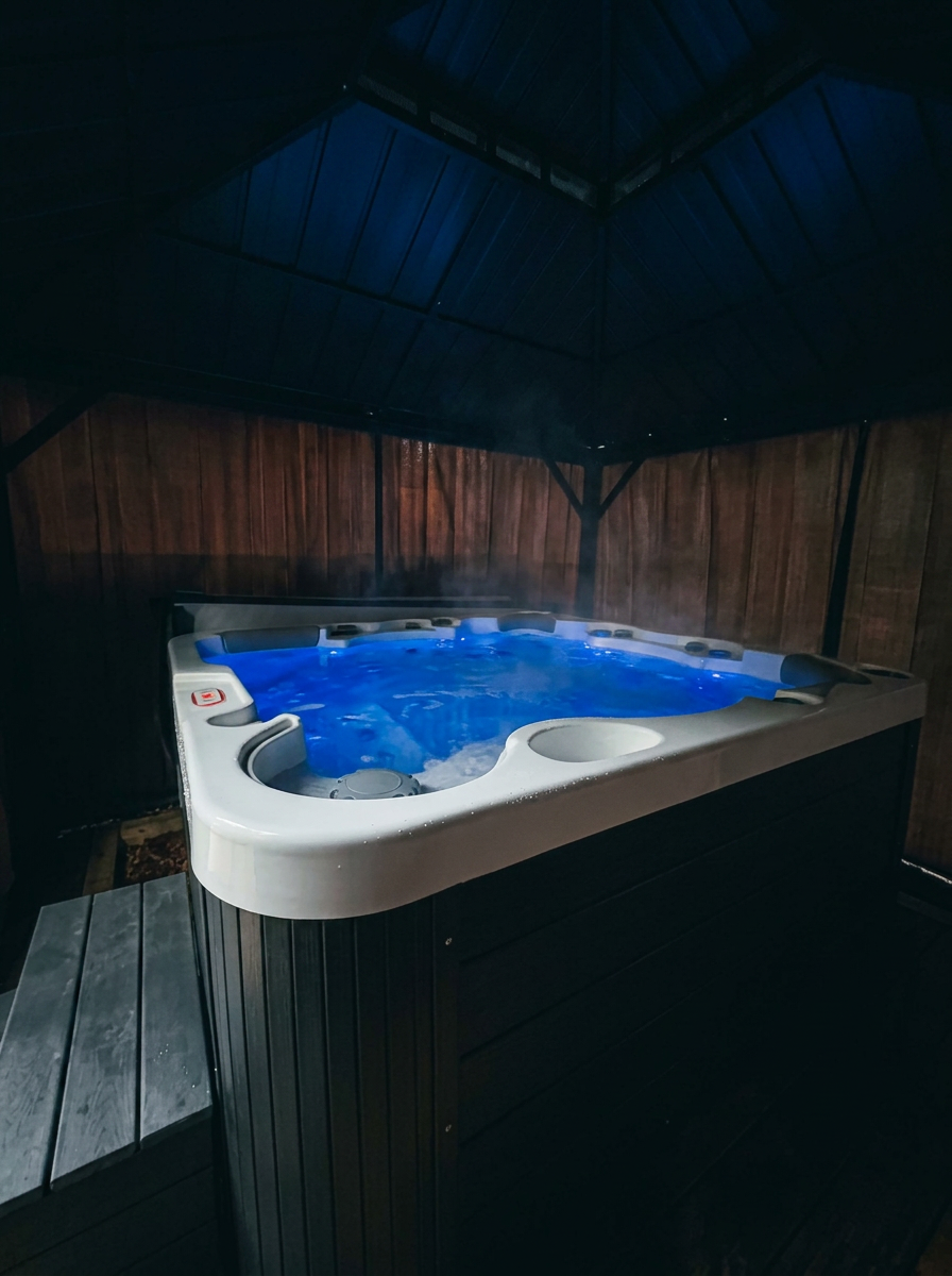 Private hot tub, private stars.